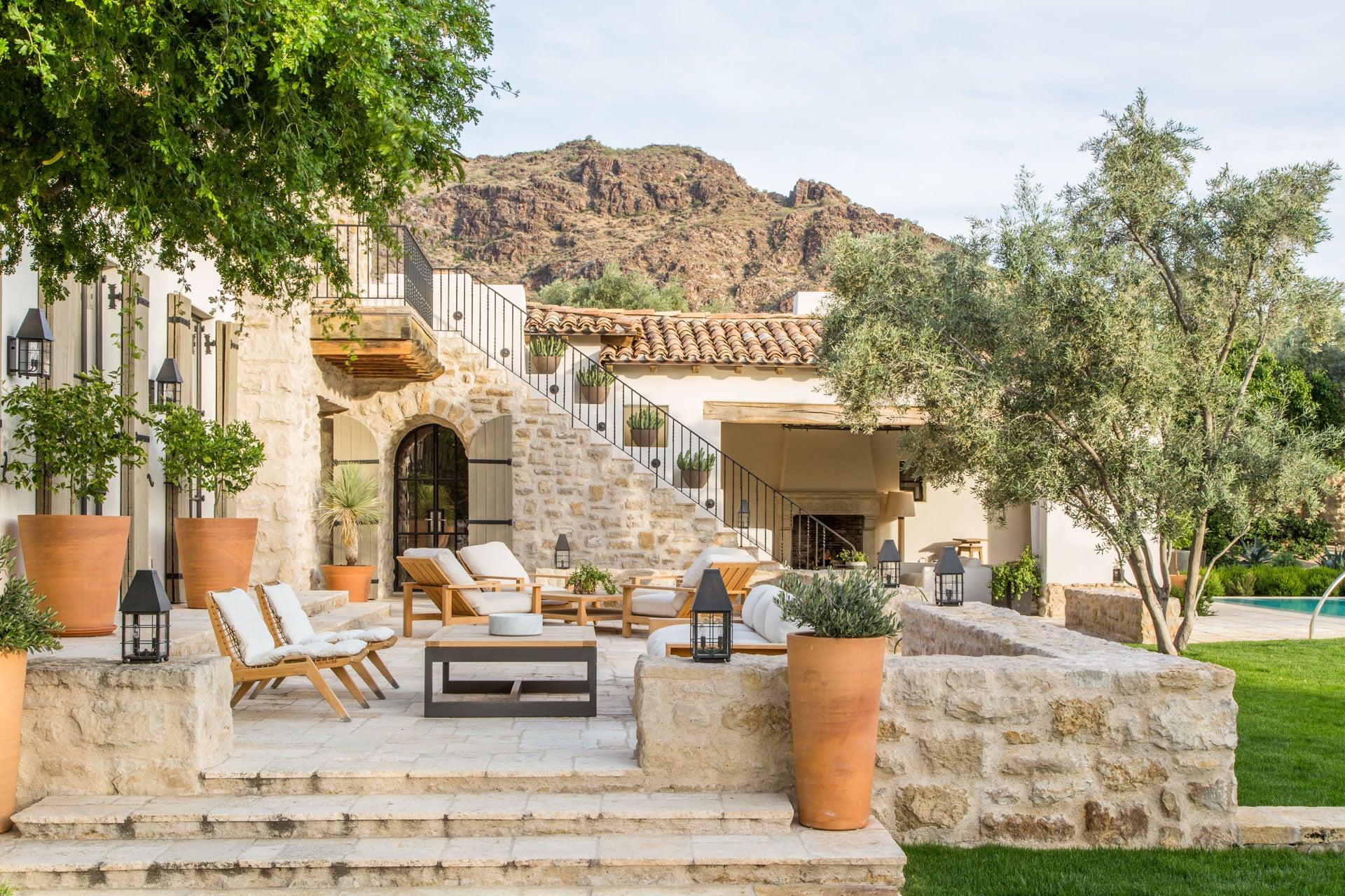 A Sonoran Desert estate bathed in intense Arizona sunlight